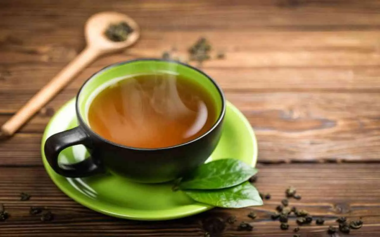 Come usare il tè per fertilizzare le piante: il metodo a infusione lenta Come usare il tè per fertilizzare le piante: il metodo a infusione lenta