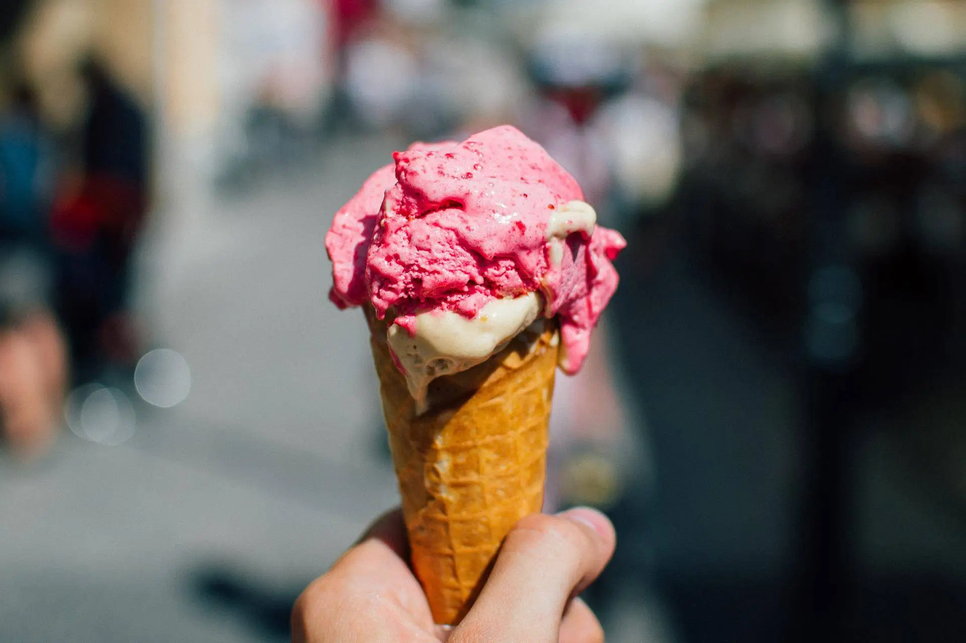 Prepara in pochi minuti gelati alla frutta freschi e light, ideali anche dopo cena Prepara in pochi minuti gelati alla frutta freschi e light, ideali anche dopo cena