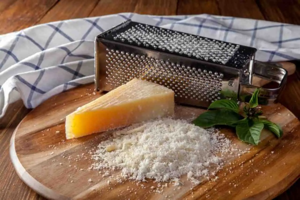 Grattugia pulita e senza residui: l’errore che in molti commettono e come evitarlo subito Grattugia pulita e senza residui: l’errore che in molti commettono e come evitarlo subito