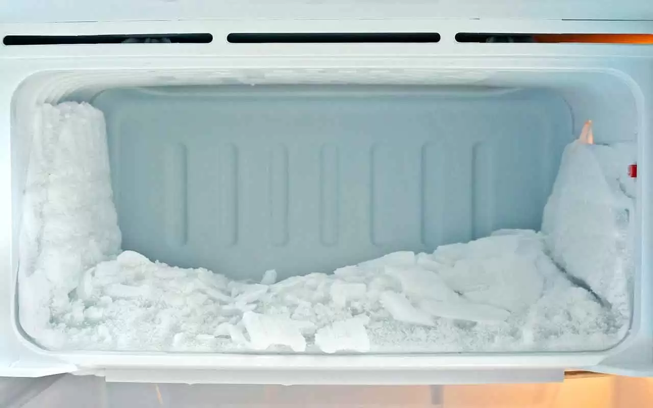 Attenzione: il metodo rapido per sbrinare il freezer senza rischiare danni agli alimenti