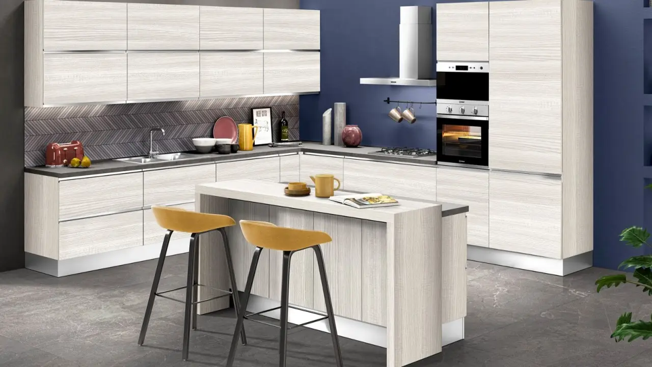 Cospargi questo ingrediente nel cestino: addio ai cattivi odori in cucina in un solo gesto