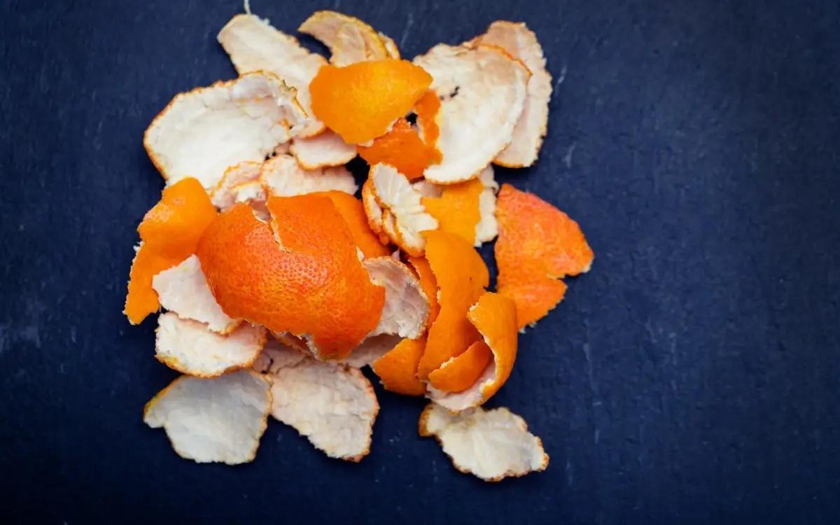 Crea un profumatore per armadi con bucce di agrumi: naturale, semplice ed efficace Crea un profumatore per armadi con bucce di agrumi: naturale, semplice ed efficace