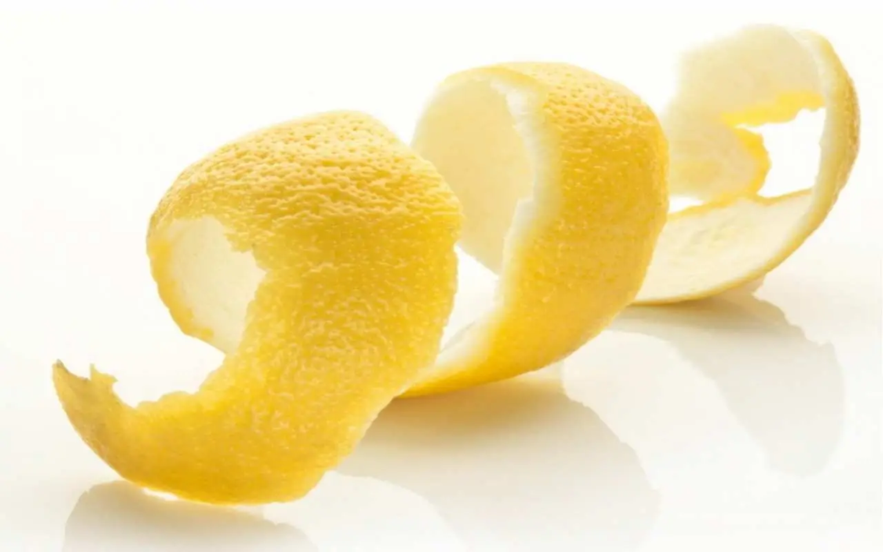 Crea un profumatore per armadi con bucce di agrumi: naturale, semplice ed efficace Crea un profumatore per armadi con bucce di agrumi: naturale, semplice ed efficace