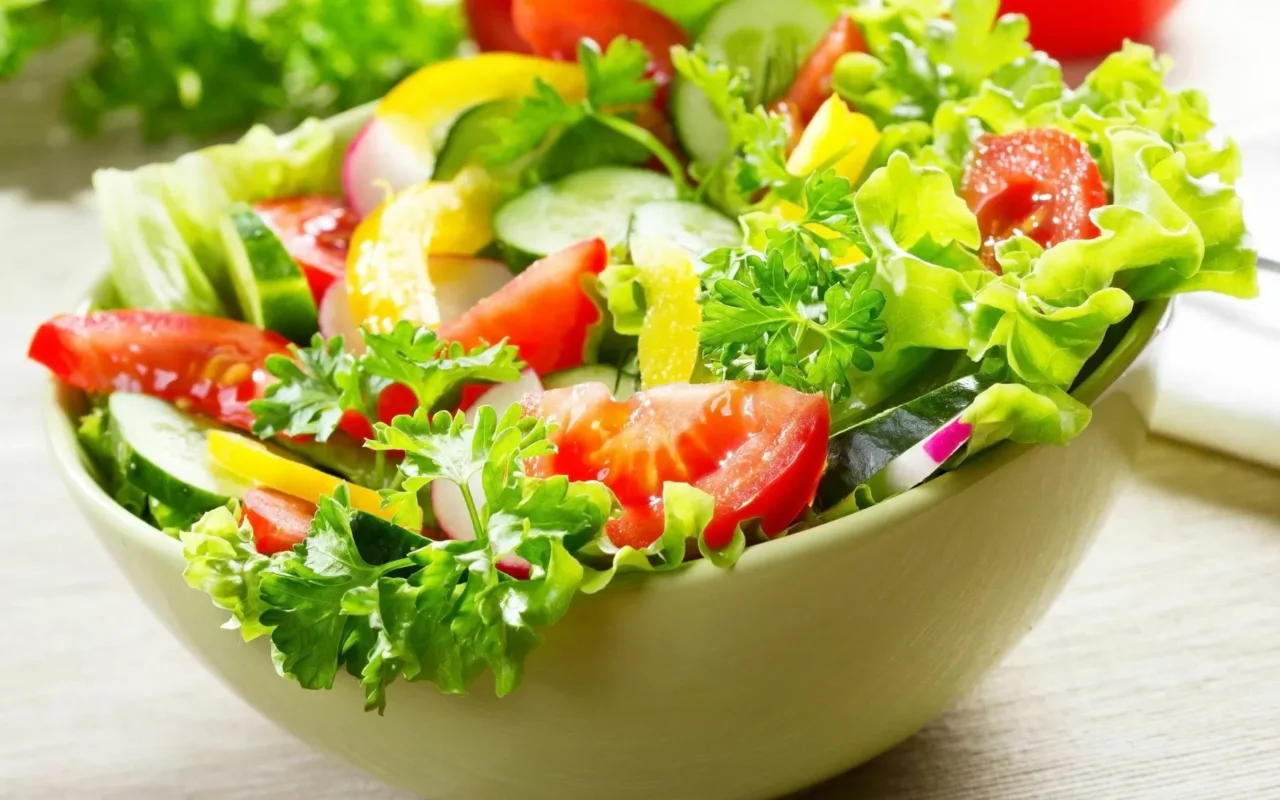Insalata croccante più a lungo? Il trucco casalingo per conservarla senza sprechi Insalata croccante più a lungo? Il trucco casalingo per conservarla senza sprechi