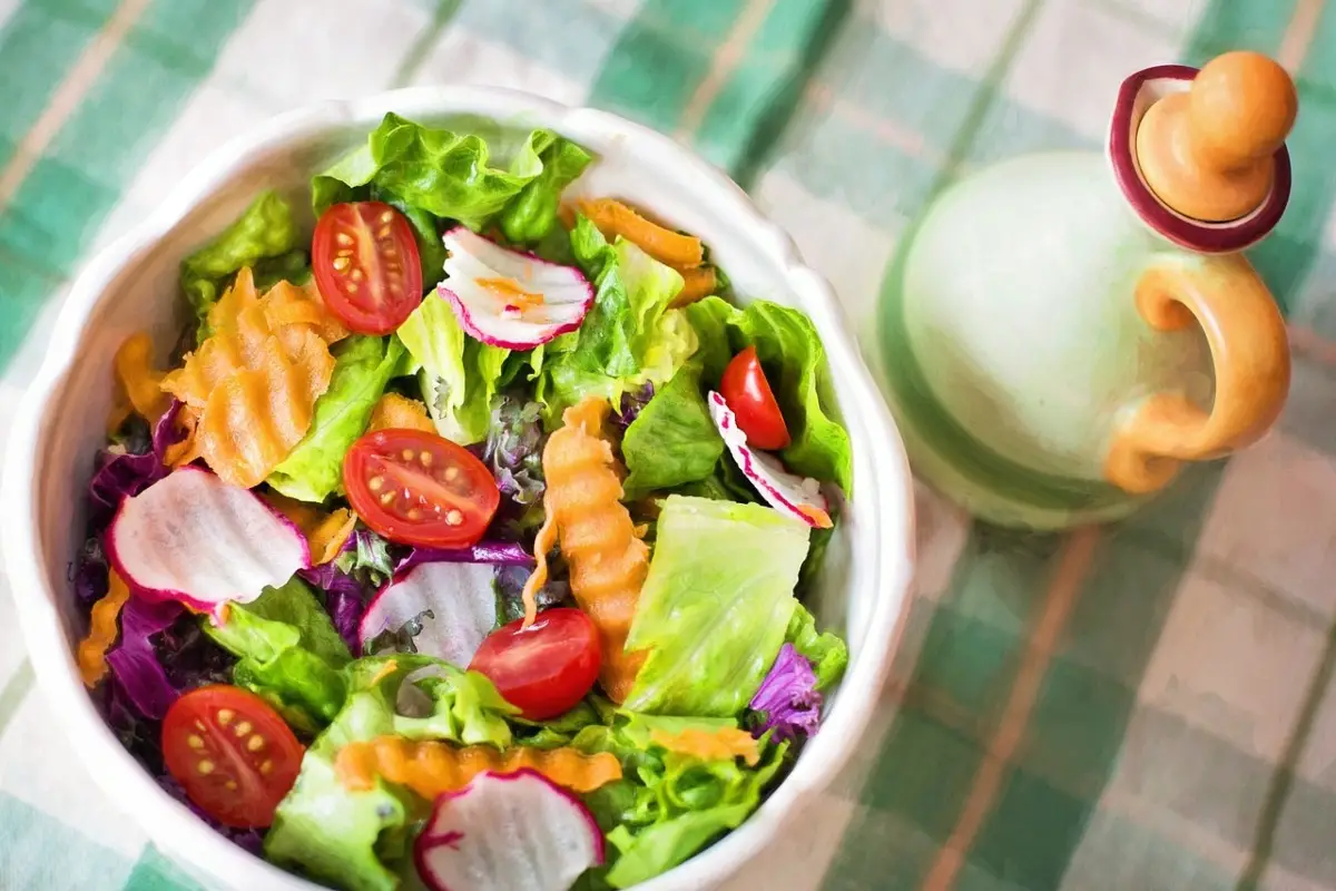 Insalata croccante più a lungo? Il trucco casalingo per conservarla senza sprechi Insalata croccante più a lungo? Il trucco casalingo per conservarla senza sprechi