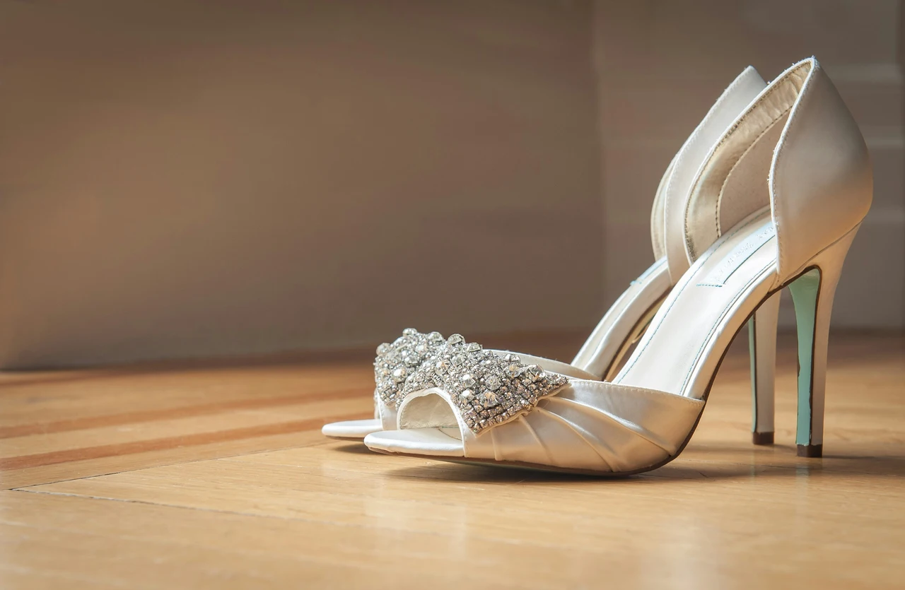 Elimina i cattivi odori dalle scarpe in pochi istanti con bustine di tè usate e asciutte Elimina i cattivi odori dalle scarpe in pochi istanti con bustine di tè usate e asciutte