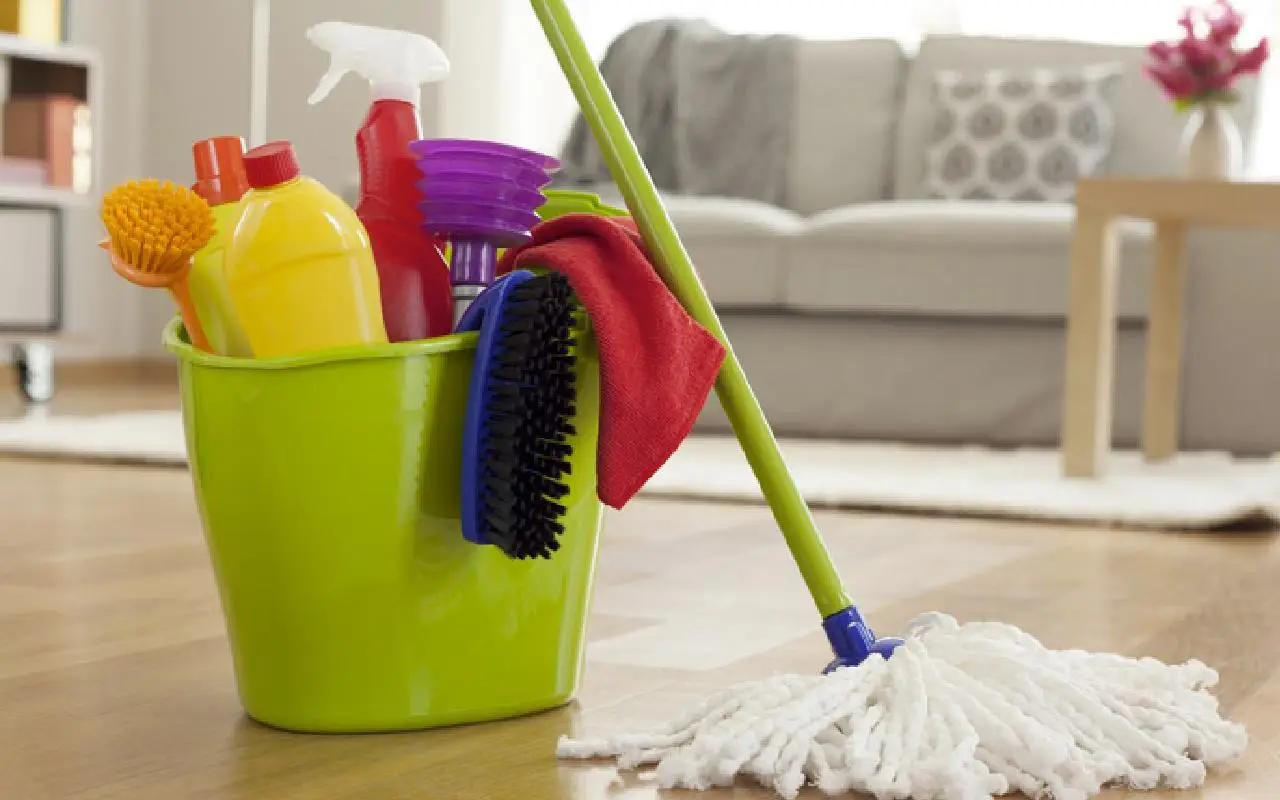 Pulizie di casa estrema: quanto costa riportare splendore a un’abitazione molto sporca?