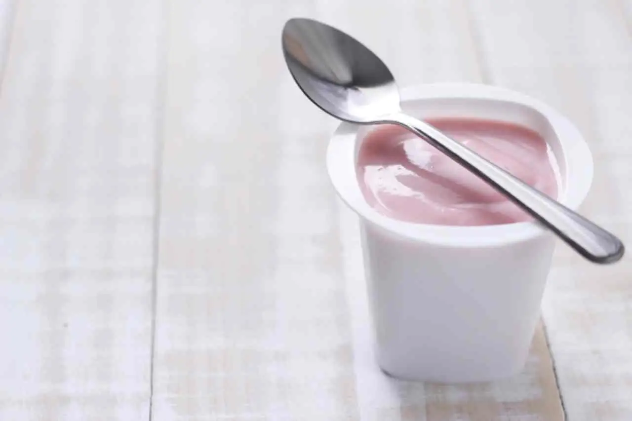 Yogurt e reflusso gastroesofageo: scopri cosa succede davvero nel tuo stomaco