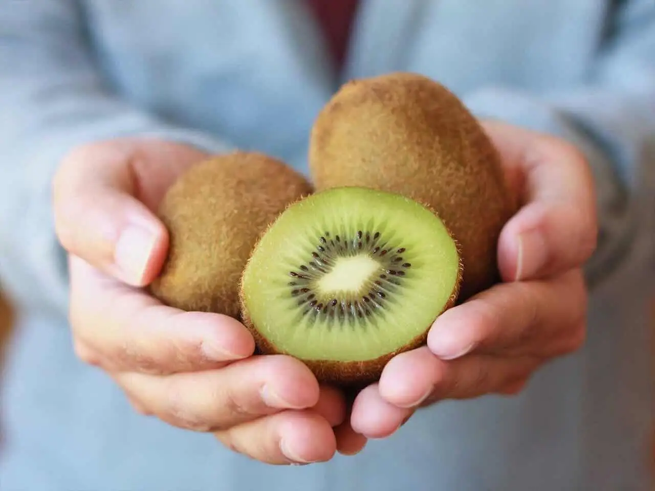 Colesterolo LDL: il frutto che aiuta ad abbassarlo naturalmente Colesterolo LDL: il frutto che aiuta ad abbassarlo naturalmente