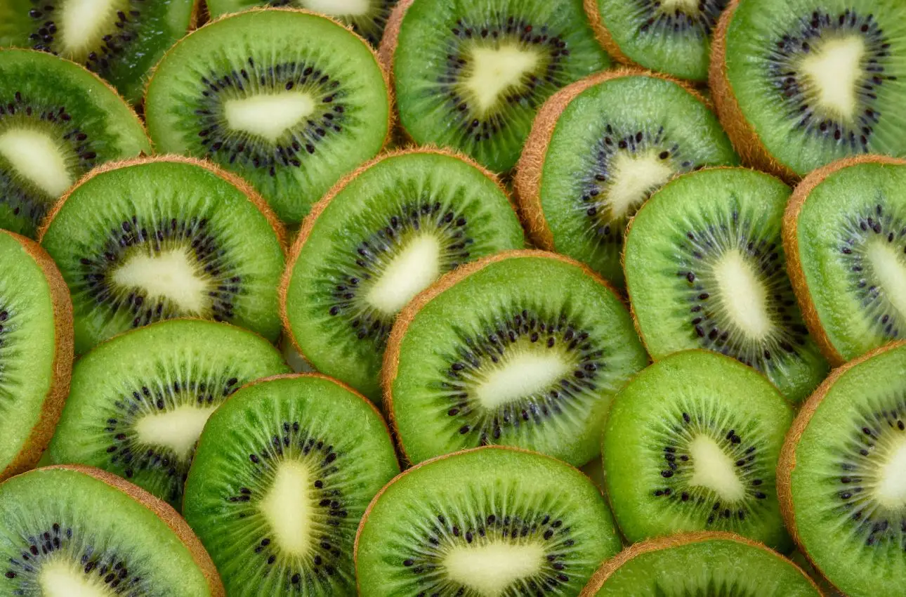 Colesterolo LDL: il frutto che aiuta ad abbassarlo naturalmente Colesterolo LDL: il frutto che aiuta ad abbassarlo naturalmente