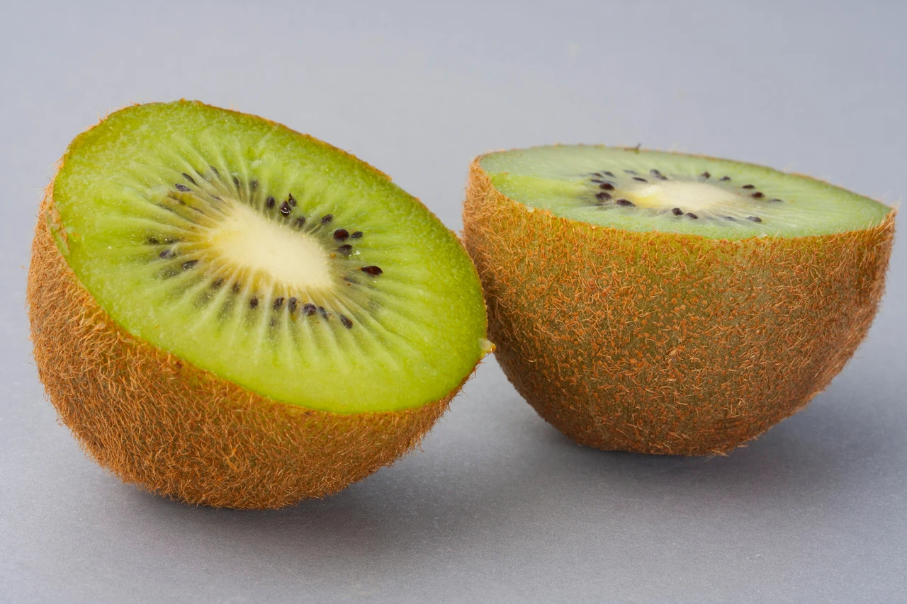 Colesterolo LDL: il frutto che aiuta ad abbassarlo naturalmente Colesterolo LDL: il frutto che aiuta ad abbassarlo naturalmente