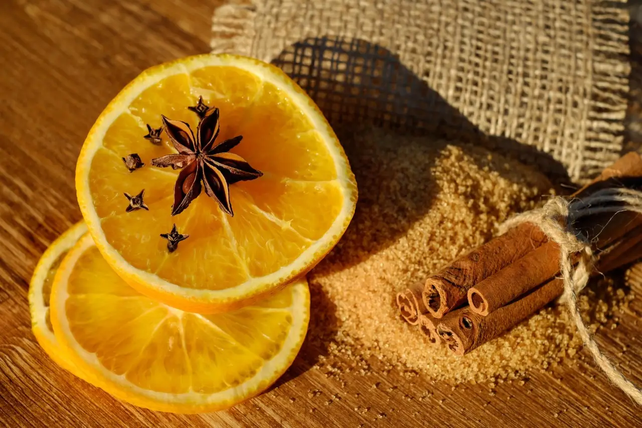 Come profumare il frigorifero con limone e chiodi di garofano Come profumare il frigorifero con limone e chiodi di garofano