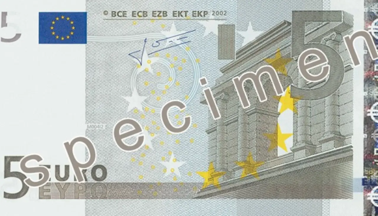 Banconota da 5 euro con errore di stampa: può valere fino a 4.000 euro Banconota da 5 euro con errore di stampa: può valere fino a 4.000 euro