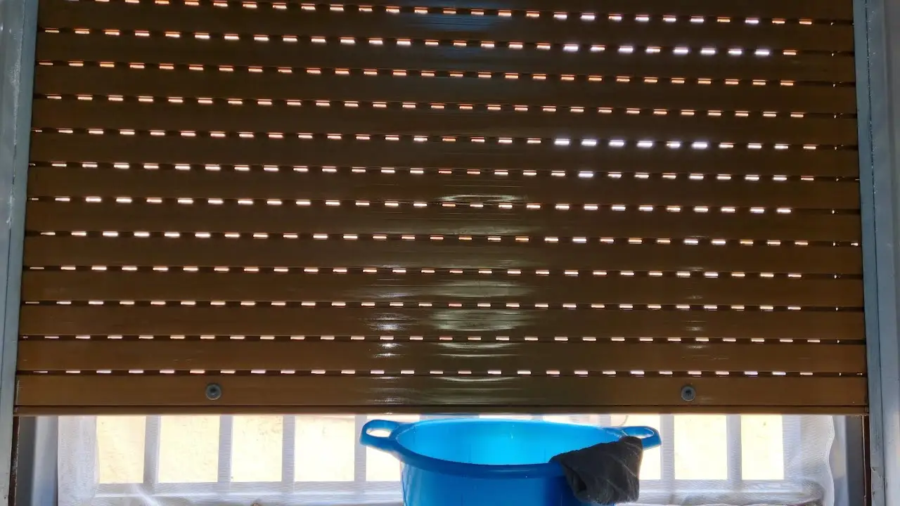 Tapparelle sempre pulite con un trucco semplicissimo e zero fatica Tapparelle sempre pulite con un trucco semplicissimo e zero fatica
