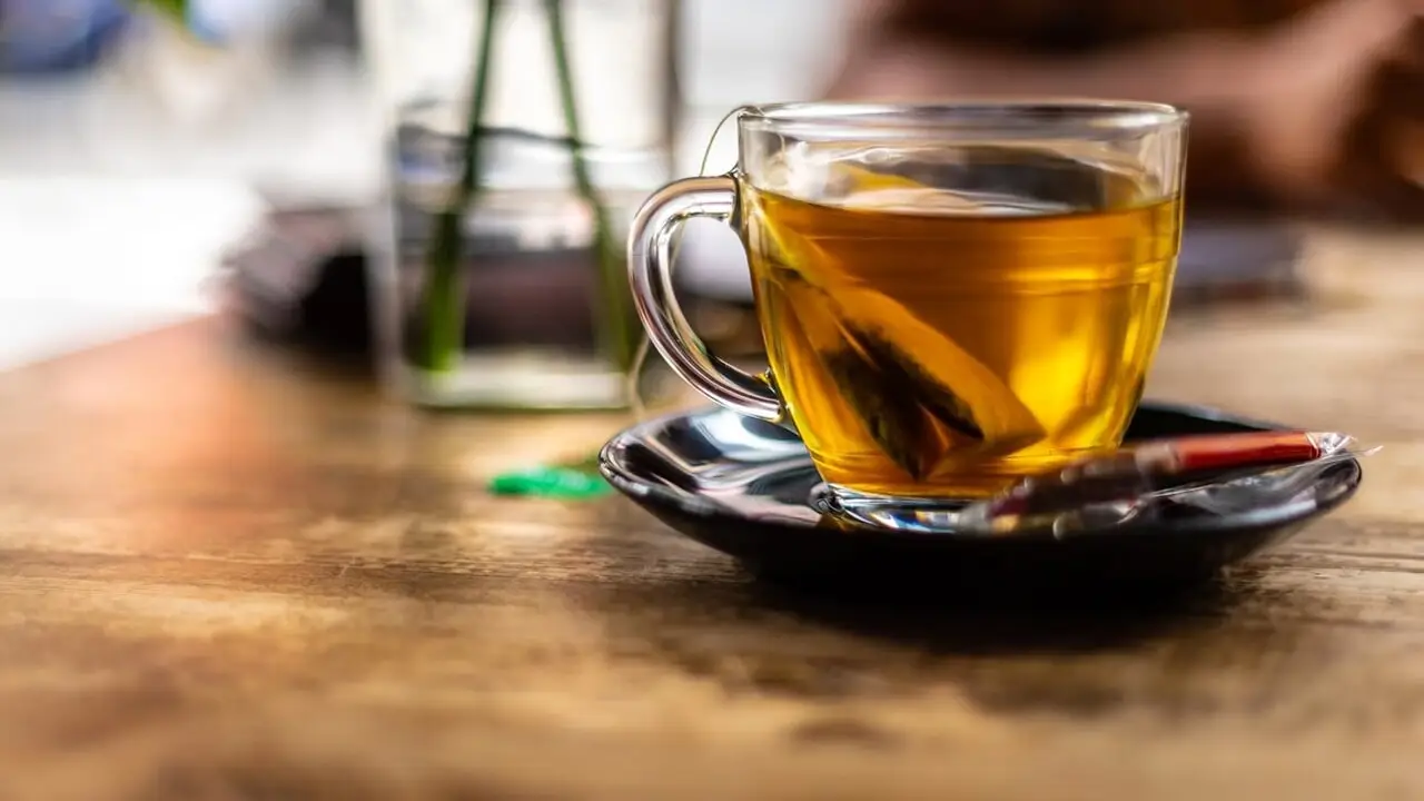 Come usare il tè per fertilizzare le piante: il metodo a infusione lenta Come usare il tè per fertilizzare le piante: il metodo a infusione lenta