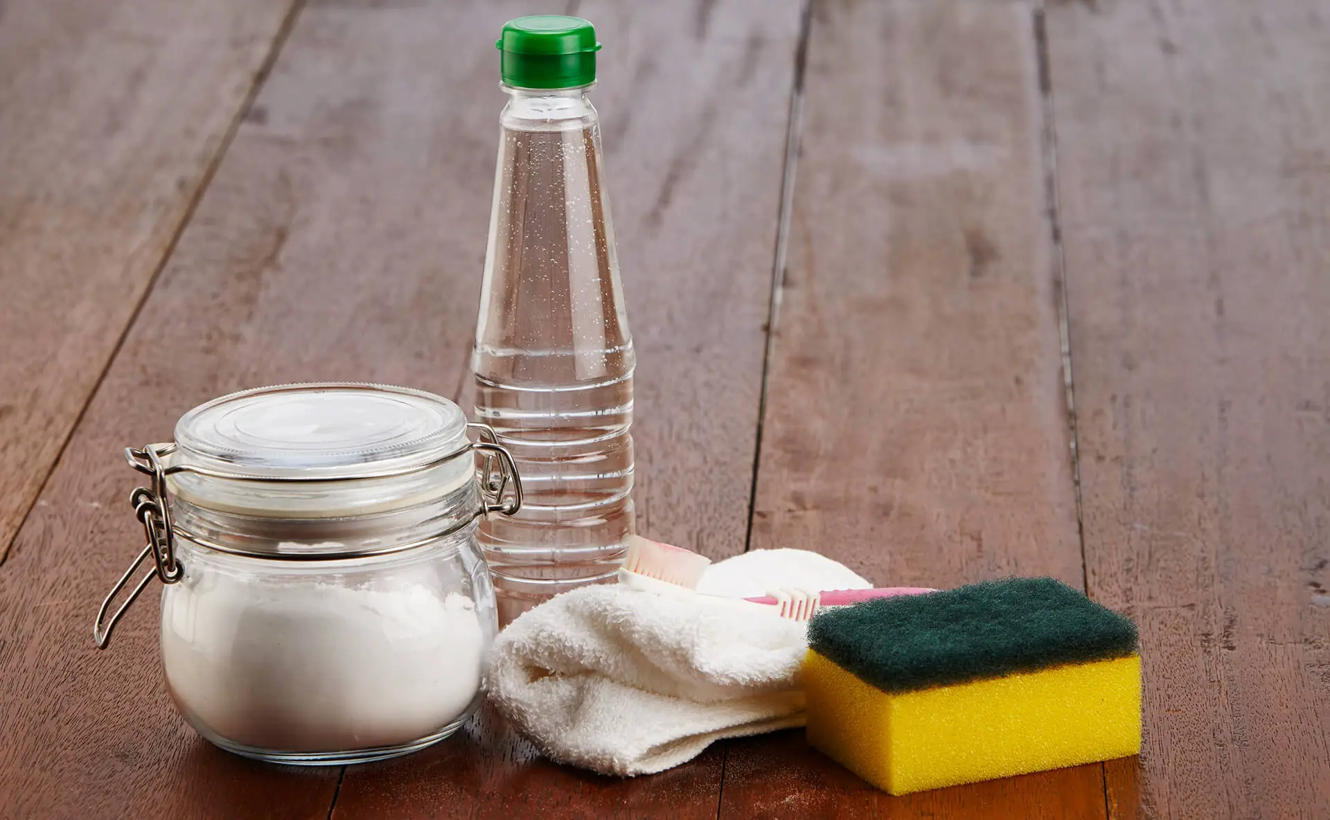 La soluzione lampo per pavimenti puliti senza fatica: bastano due ingredienti La soluzione lampo per pavimenti puliti senza fatica: bastano due ingredienti