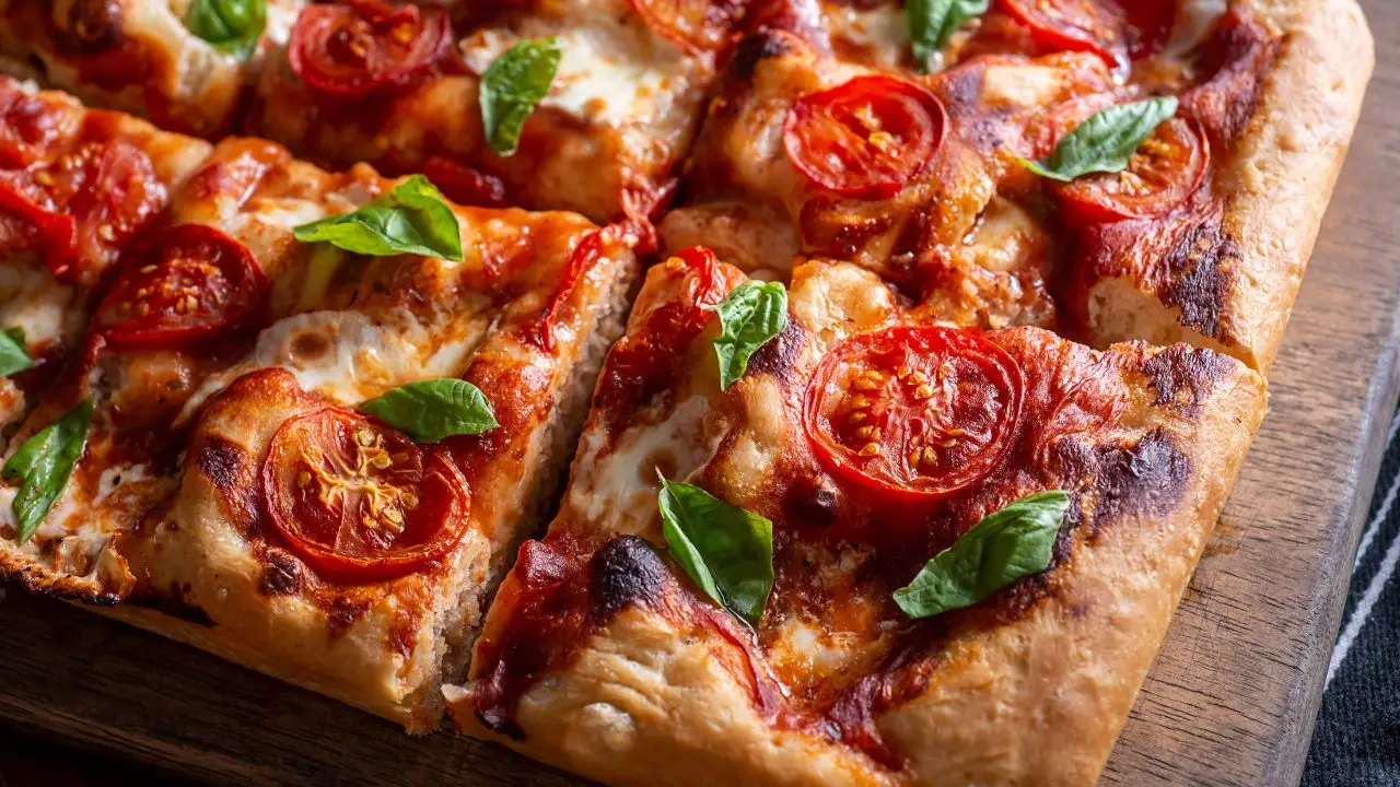 Non privarti della pizza: ecco come prepararla gustosa e leggera senza rinunce Non privarti della pizza: ecco come prepararla gustosa e leggera senza rinunce
