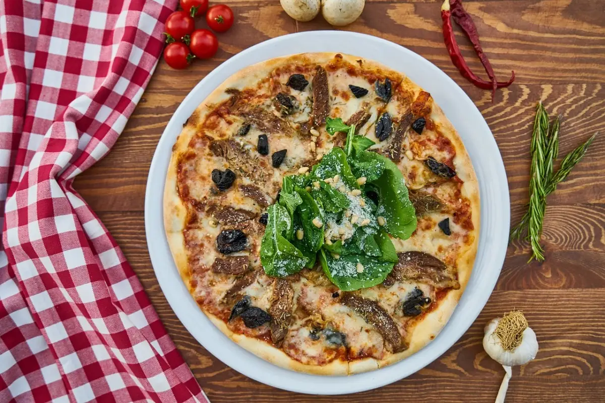 Non privarti della pizza: ecco come prepararla gustosa e leggera senza rinunce Non privarti della pizza: ecco come prepararla gustosa e leggera senza rinunce