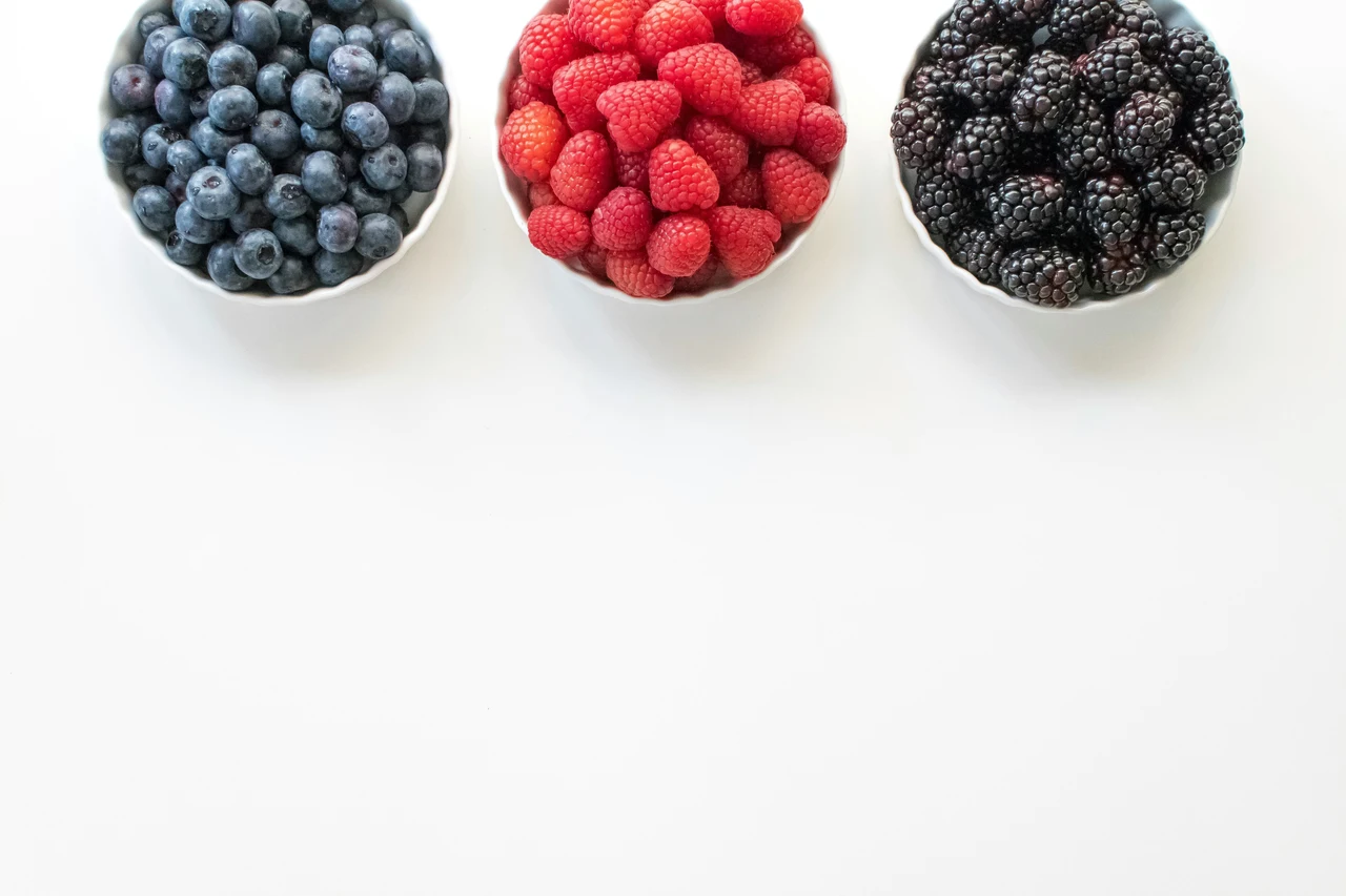Prepara in pochi minuti gelati alla frutta freschi e light, ideali anche dopo cena Prepara in pochi minuti gelati alla frutta freschi e light, ideali anche dopo cena