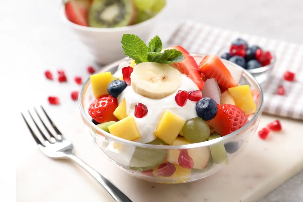Prepara in pochi minuti gelati alla frutta freschi e light, ideali anche dopo cena Prepara in pochi minuti gelati alla frutta freschi e light, ideali anche dopo cena
