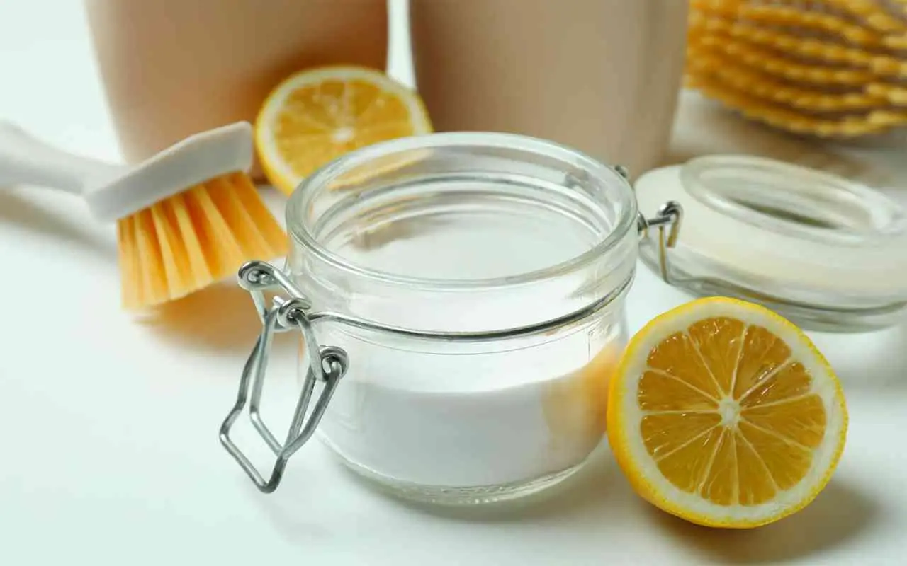 Risparmia tempo nelle pulizie con la combinazione bicarbonato e limone per le superfici Risparmia tempo nelle pulizie con la combinazione bicarbonato e limone per le superfici