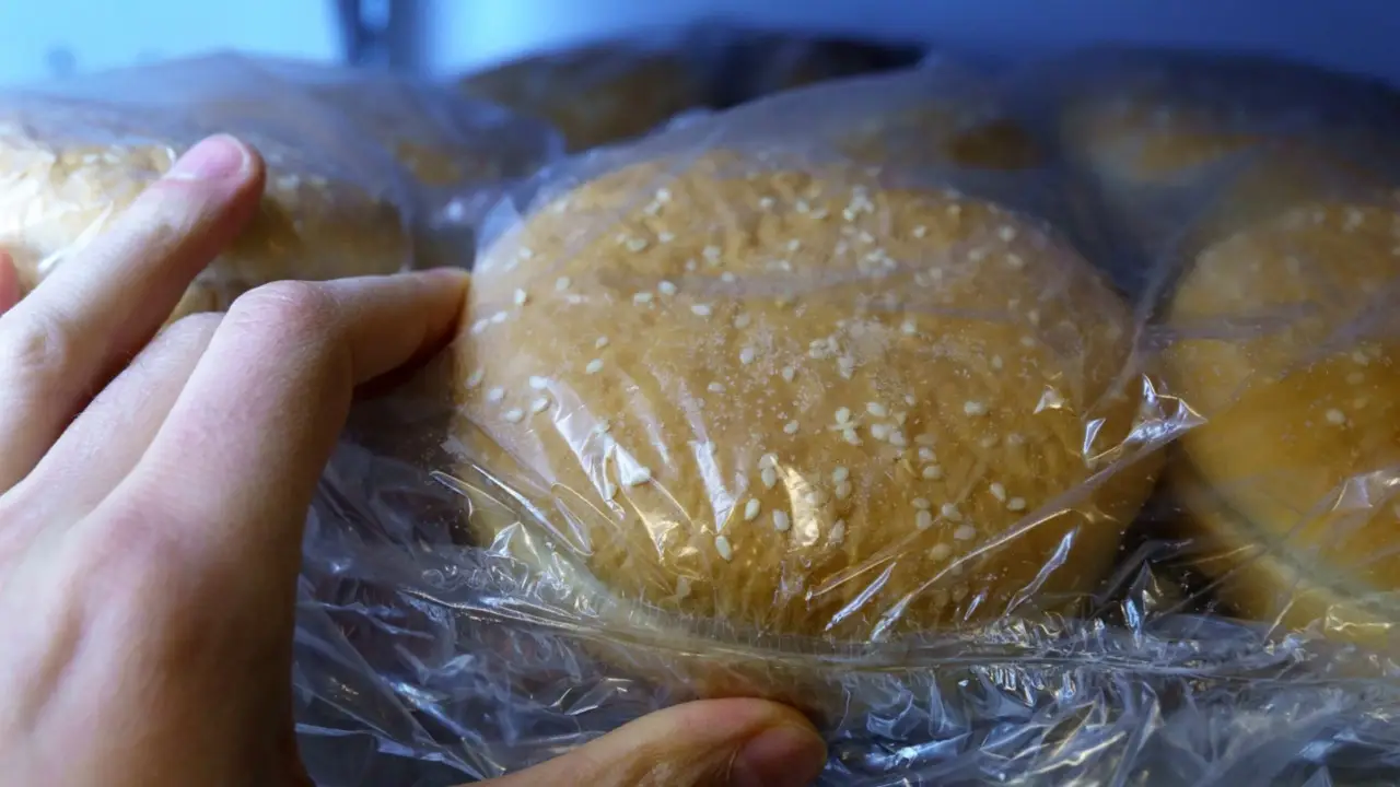 Il segreto per conservare la freschezza del pane morbido senza sacchetti di plastica Il segreto per conservare la freschezza del pane morbido senza sacchetti di plastica