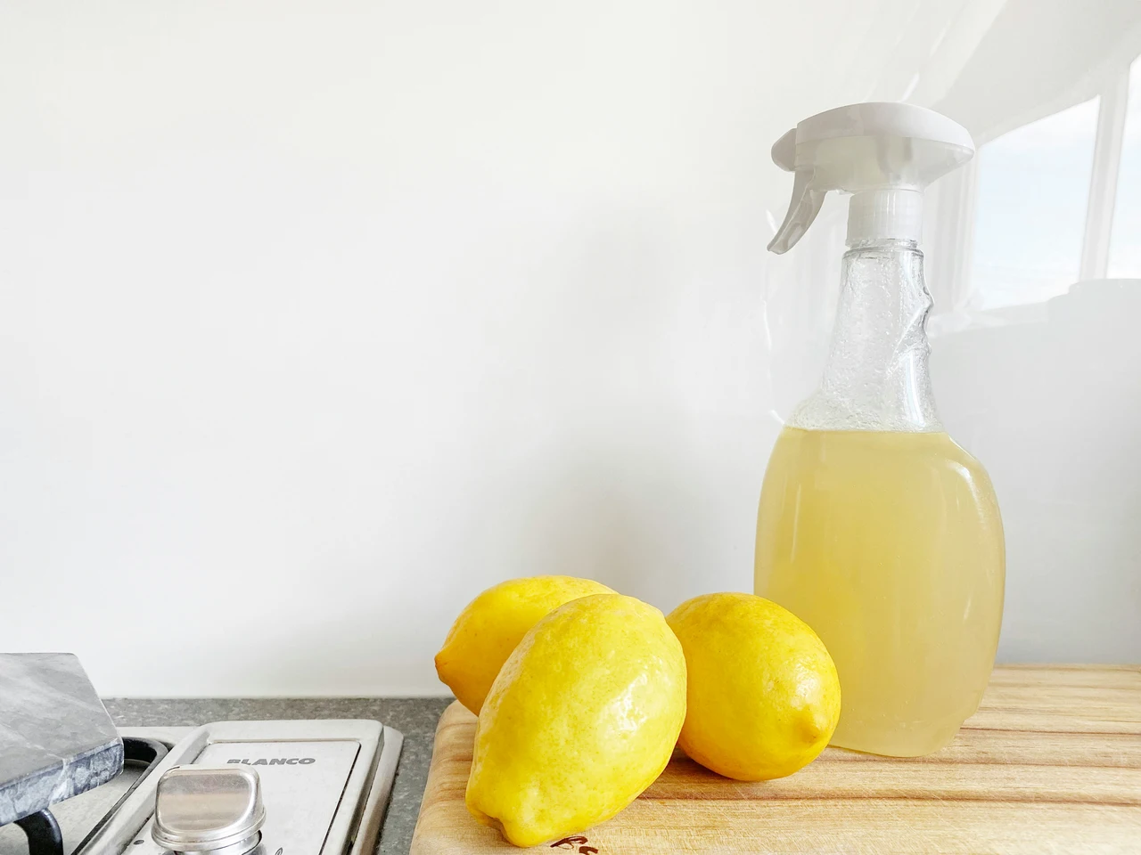 Scopri come eliminare il calcare in bagno con un ingrediente naturale di uso comune Scopri come eliminare il calcare in bagno con un ingrediente naturale di uso comune
