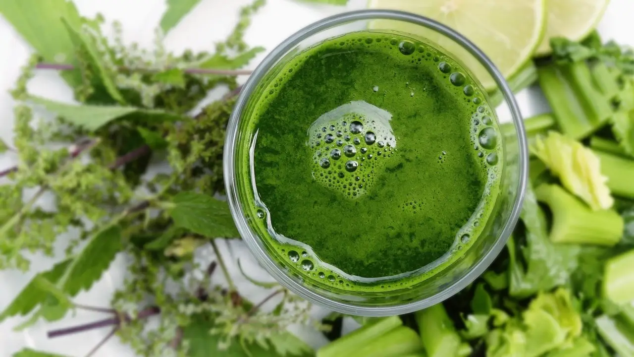 Scopri come preparare uno smoothie verde che unisce depurazione e sapore fresco Scopri come preparare uno smoothie verde che unisce depurazione e sapore fresco