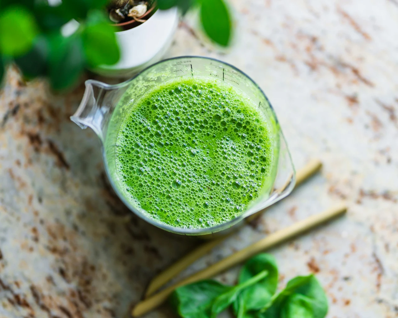 Scopri come preparare uno smoothie verde che unisce depurazione e sapore fresco Scopri come preparare uno smoothie verde che unisce depurazione e sapore fresco
