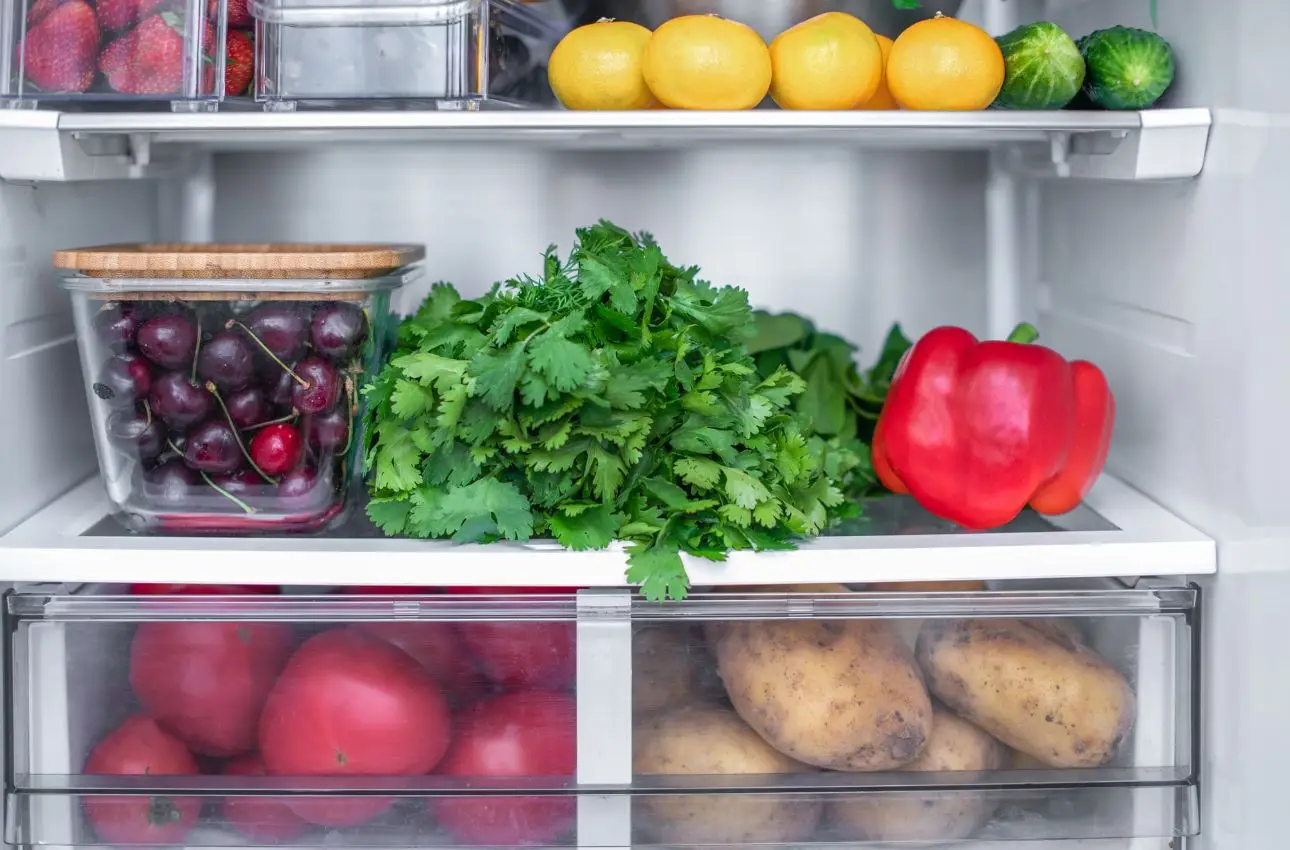 Non gettare via cibo inutilmente: come conservare freschi frutta e verdura Non gettare via cibo inutilmente: come conservare freschi frutta e verdura