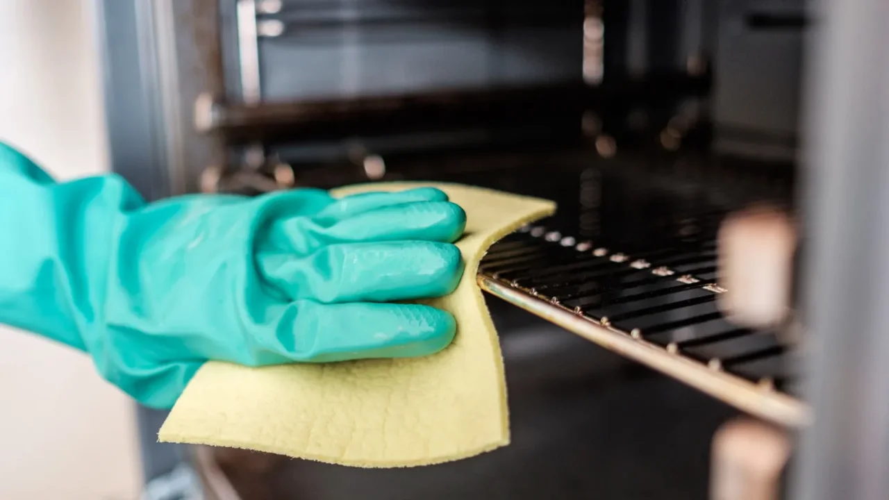 Non trascurare la manutenzione del forno: azione rapida per evitare guasti costosi Non trascurare la manutenzione del forno: azione rapida per evitare guasti costosi