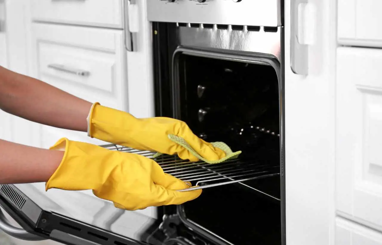 Non trascurare la manutenzione del forno: azione rapida per evitare guasti costosi Non trascurare la manutenzione del forno: azione rapida per evitare guasti costosi